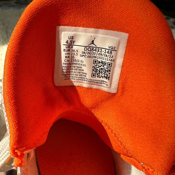 Air Jordan Jumpman Two Trey Grade School ‘Wheaties’ White Hyper Royal - Picture 11 of 11